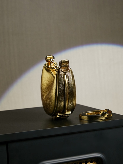 フェンディバッグ背面デザイン